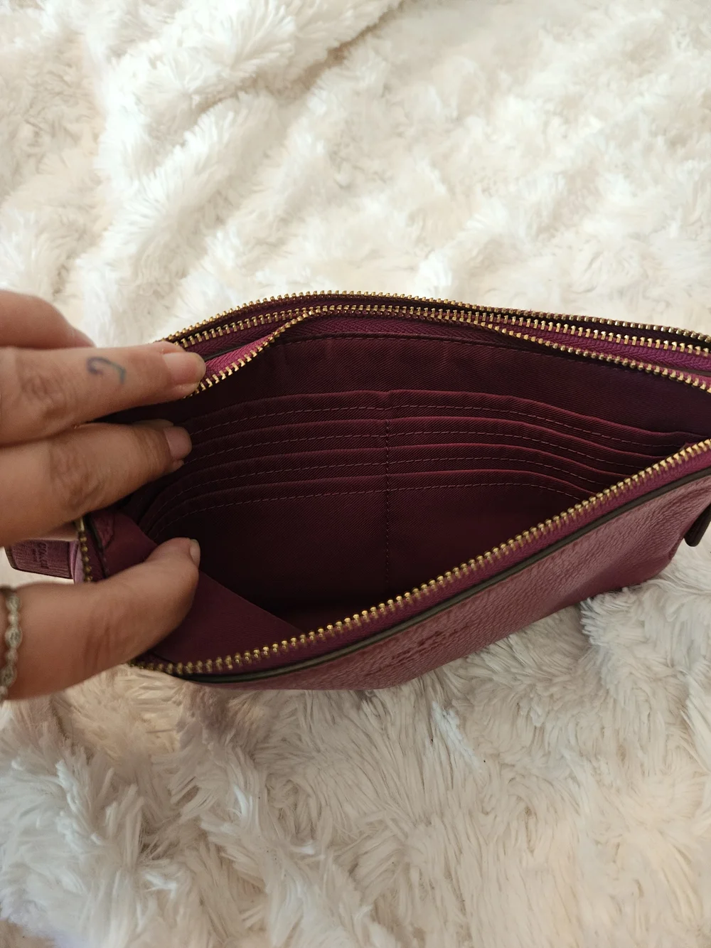 Coach✨️Pebbled Leather Wristlet Wallet - Deep Berry